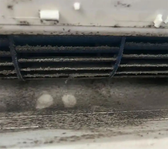 白塔空调吹的风有股烧焦味是怎么回事